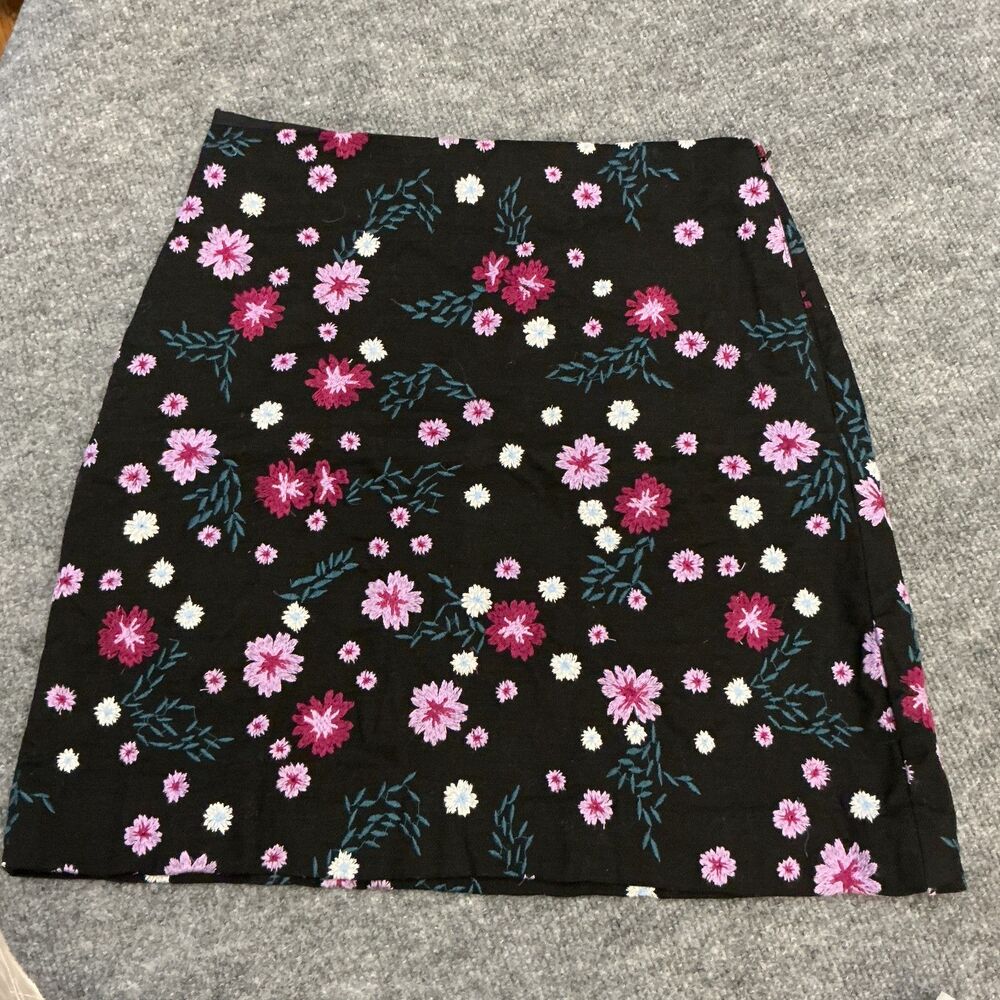 LOFT Women's Black Floral Embroidered Mini Skirt Size 2 Lined Side Zip
